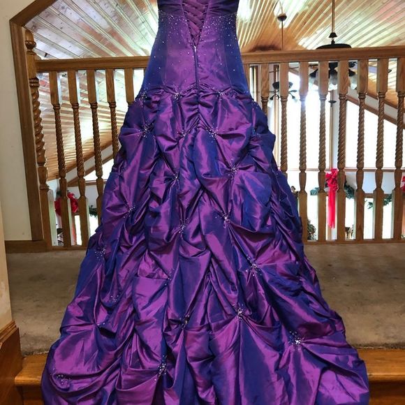 Maggie Sottero purple with crystal accents laces for fugue flattery Prom size 6 - Picture 2 of 8